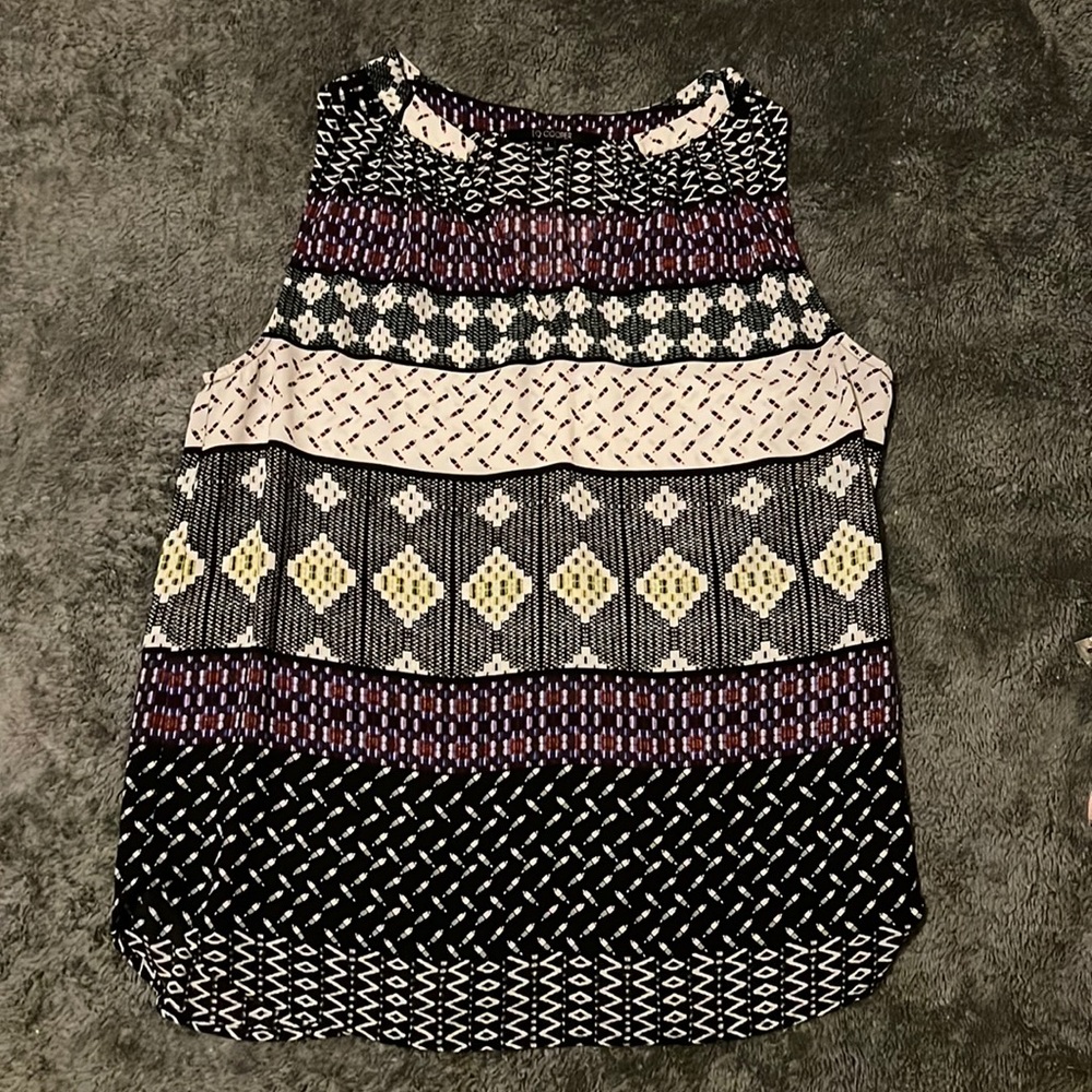19 Cooper patterned split neck sleeveless top